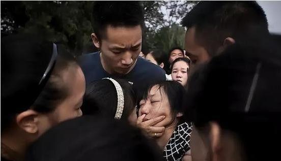 47岁母亲4次试管诞龙凤胎含泪照全家福凯发k8一触即发儿子在天津爆炸中牺牲(图6)