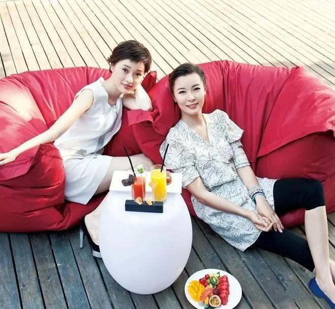 的吴玉芳比65岁丁嘉丽还显老吴越最年轻凯发K8首页登录三个女人海边玩耍62岁(图2)