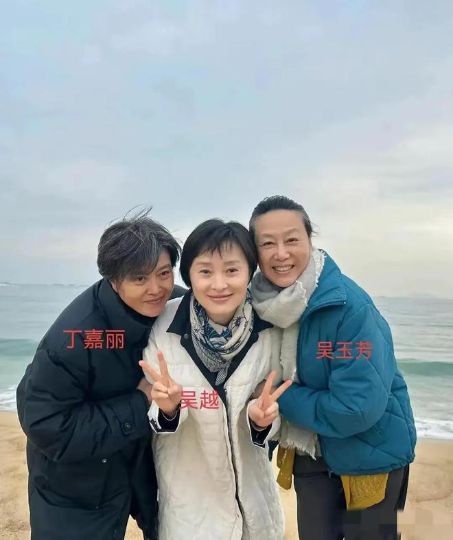 的吴玉芳比65岁丁嘉丽还显老吴越最年轻凯发K8首页登录三个女人海边玩耍62岁(图5)