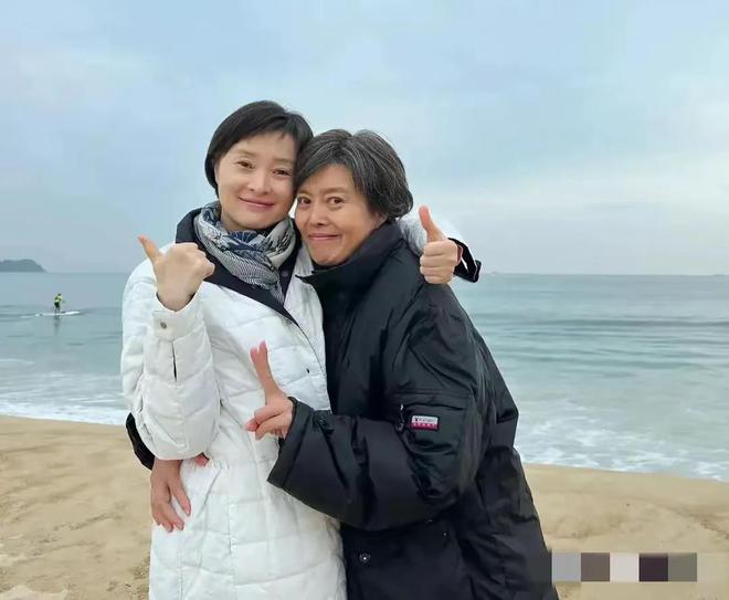 的吴玉芳比65岁丁嘉丽还显老吴越最年轻凯发K8首页登录三个女人海边玩耍62岁(图8)