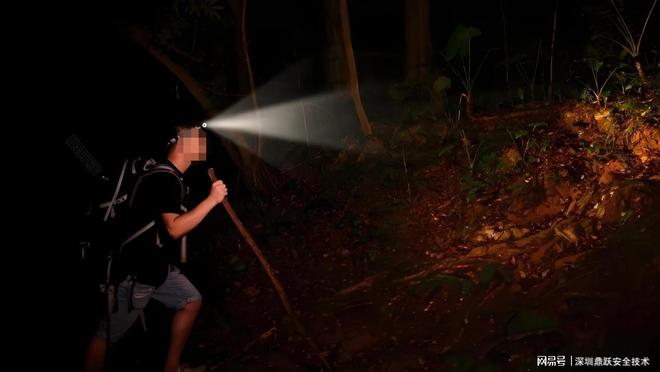 应急救援中的实际案例凯发k8防水头灯在